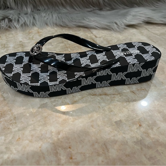 Michael Michael Kors Women’s Wedge Platform Sandals. - Picture 2 of 8